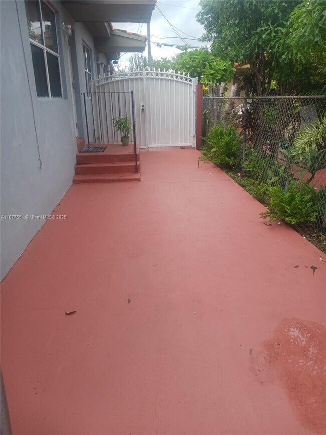 Foto del edificio - 7505 NW 2nd St