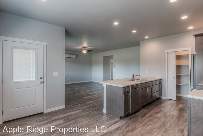Building Photo - 2504 Woolsey Ln