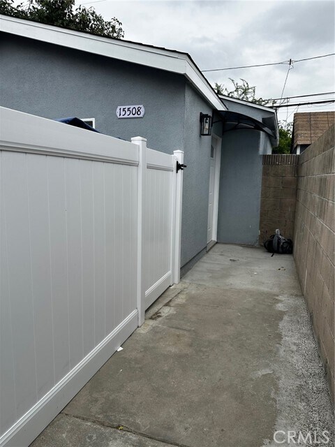 Foto del edificio - 15508 Halcourt Ave