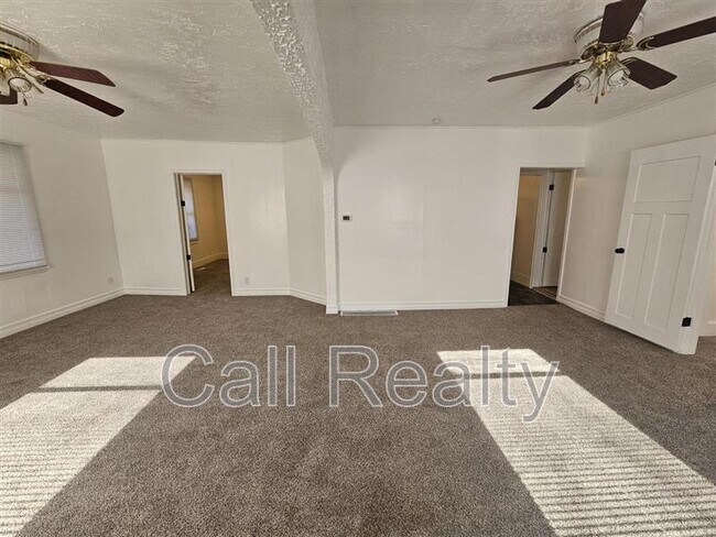 Foto del edificio - 2721 E Rowan Ave