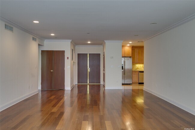 Foto del edificio - 171 Great Neck Rd