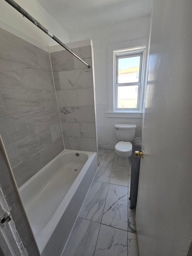 Building Photo - 526 S 15th St