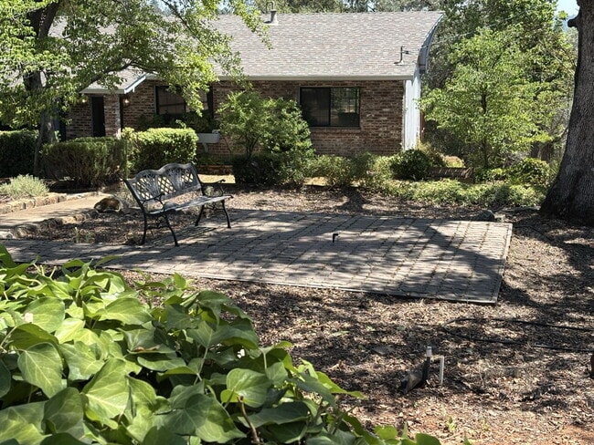 Foto del edificio - Amazing large 3-bedroom home in highly desirable neighborhood in Placerville with pool!