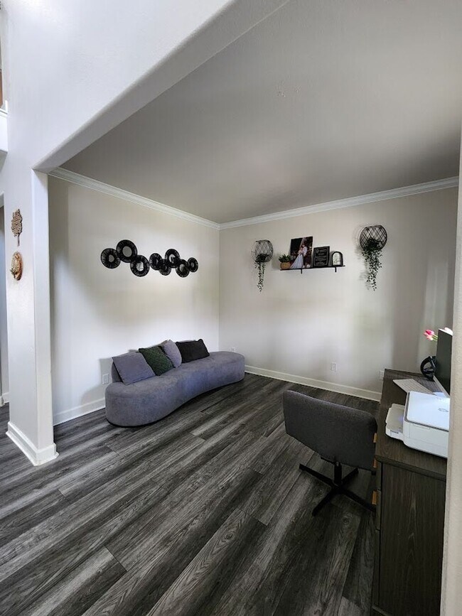 Foto del edificio - Long Realty & Property Management - 5 bedroom Stunning Home with Full Finished Basement