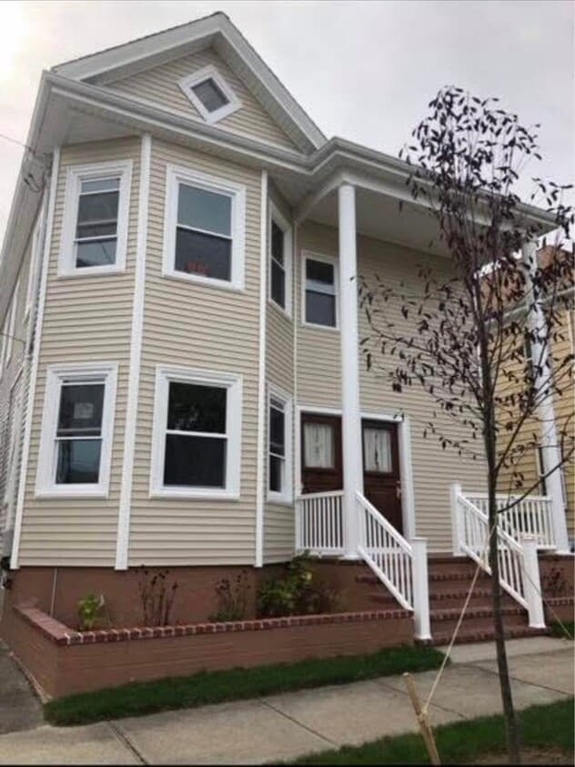 Primary Photo - 338 Shaw St