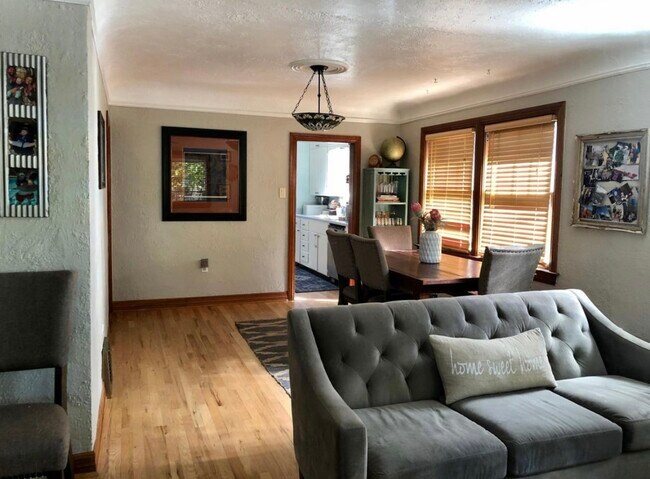 Living / Dining Room - 4030 Quitman St