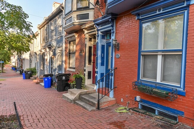 Building Photo - 426 1/2 Boas Street