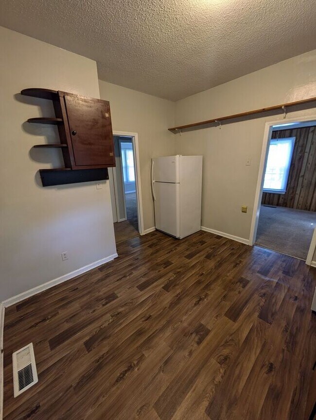 Building Photo - 3BD/1BA Home in Hickory