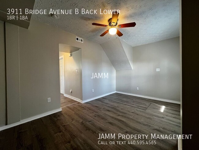 Foto del edificio - 3911 Bridge Ave