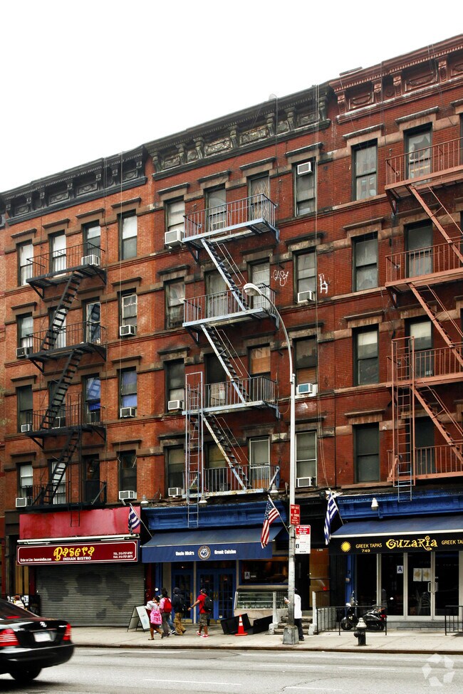Foto del edificio - 747 Ninth Ave