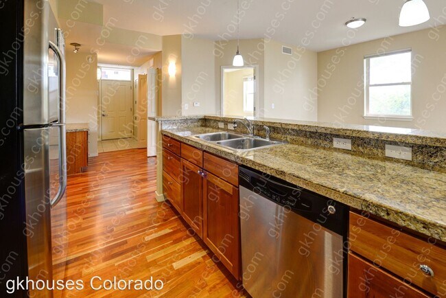 Building Photo - 2 br, 2 bath House - 2930 Bluff Street #313