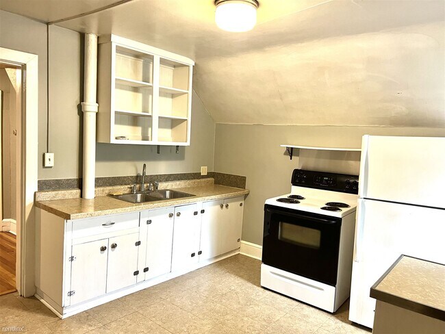 Building Photo - 2 br, 1 bath Duplex - 1121 Summit Street 2