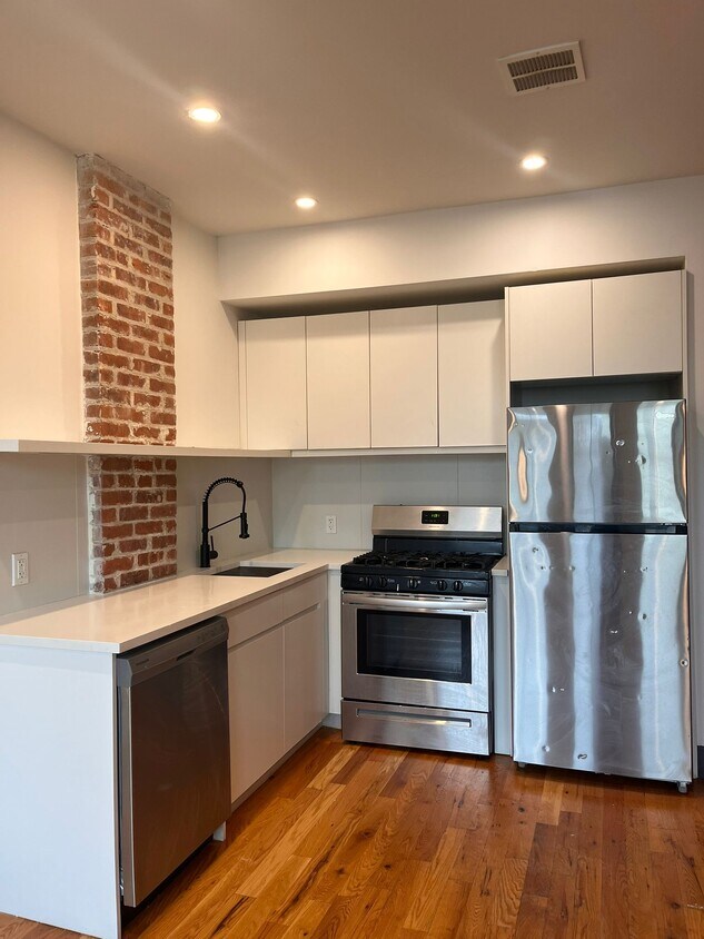 Foto principal - 568 Communipaw Ave