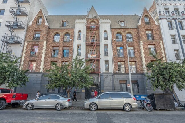 Foto del edificio - 751 Normandie Ave
