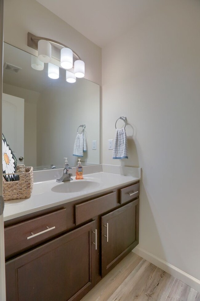 Foto del edificio - Fully Furnished 3 bedroom townhome