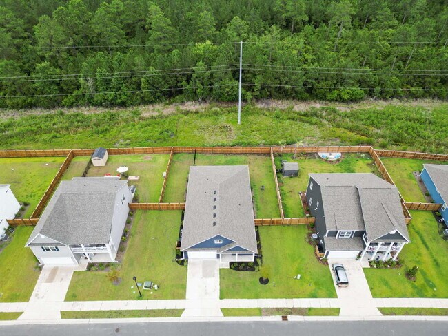 Foto del edificio - Spacious 4 Bedroom Home in Blake Farm