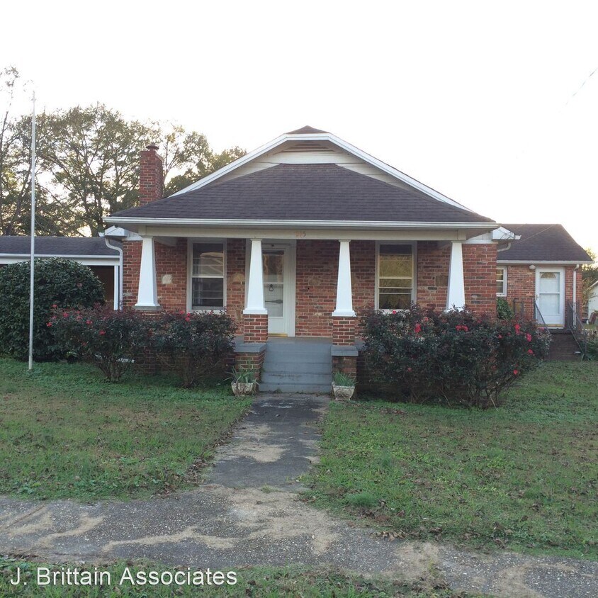 Primary Photo - 3 br, 2 bath House - 215 Stadium Drive