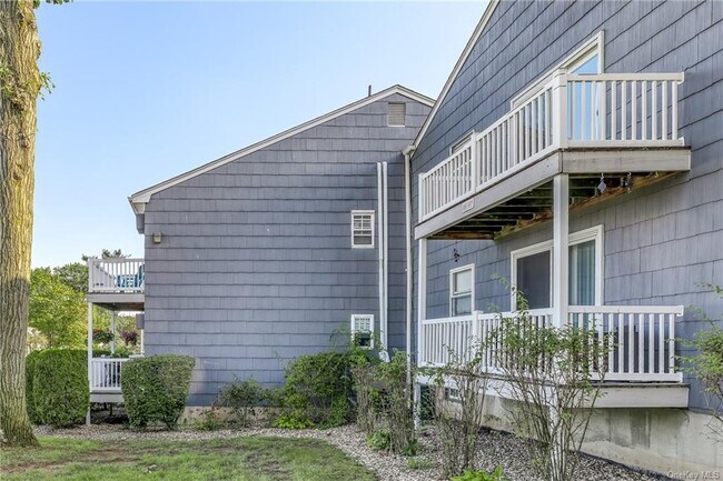Building Photo - 87 Doxbury Ln