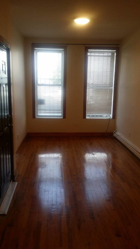 Foto principal - 1028 Pacific St