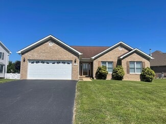 Building Photo - 10401 Whispering Pine Ln