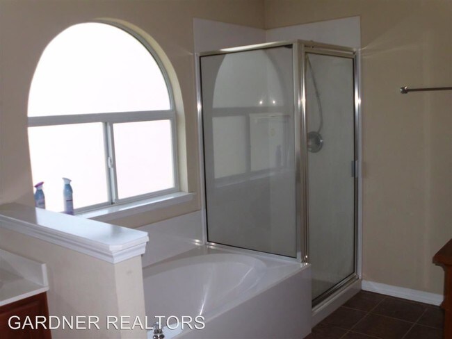 Building Photo - 10256 English Manor Dr