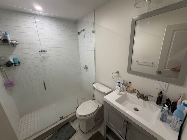 Foto del edificio - 301-305-305 Dudley St