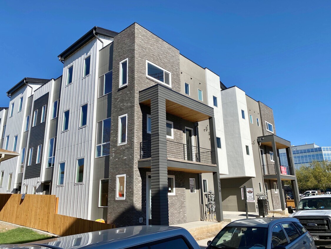 Foto principal - 3531-3539 S Pennsylvania St