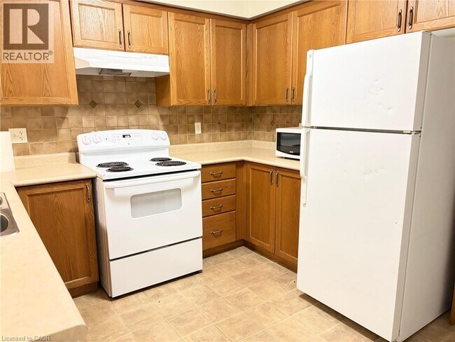 Photo du bâtiment - 50 Howe Dr