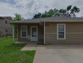Building Photo - 611 S Mt Carmel St