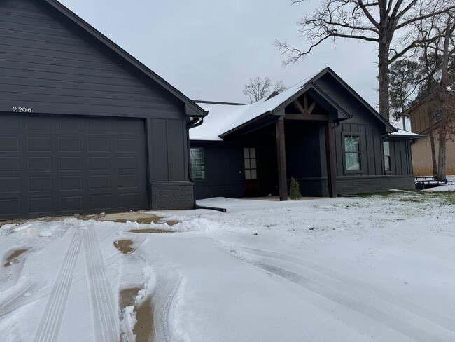 Building Photo - 2206 Fourth St