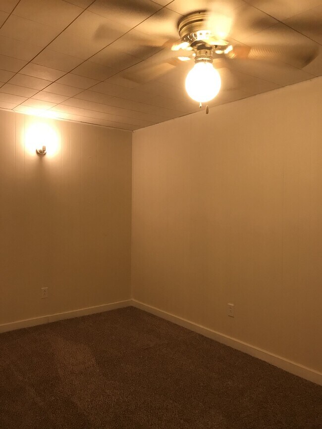 Foto del edificio - 225 Meadow Ln