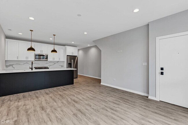 Building Photo - 4902 S St Lawrence Ave