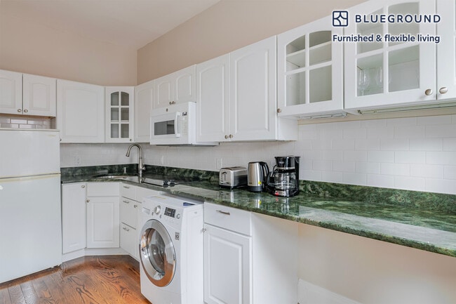 Building Photo - 232 Newbury St