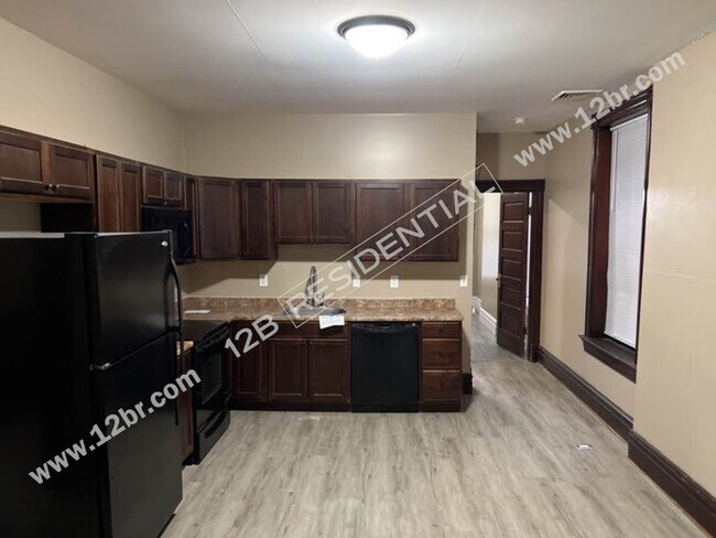 Foto del edificio - 2-Bedroom Apartment in the Heart of Grove