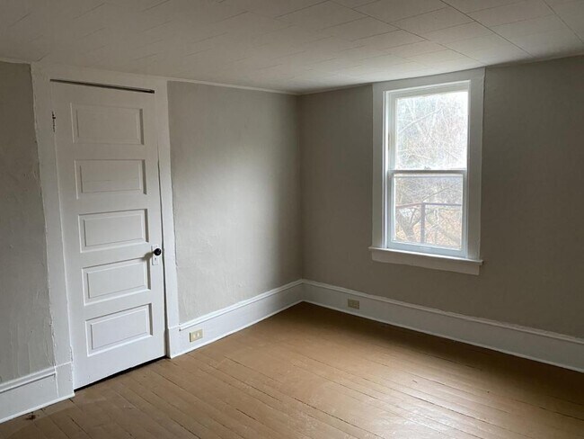 Building Photo - 3314 Archwood Avenue #03