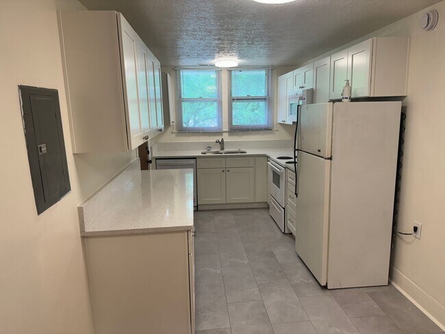 Foto del edificio - CHARMING 1 BEDROOM APT NEAR THE LOVELY MARYVILLE COLLEGE CAMPUS!!