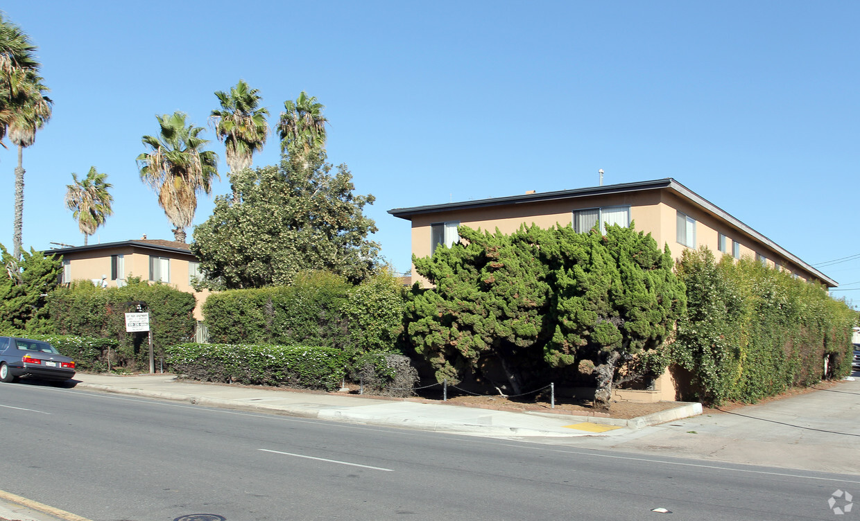 Primary Photo - Bay Park Apartments