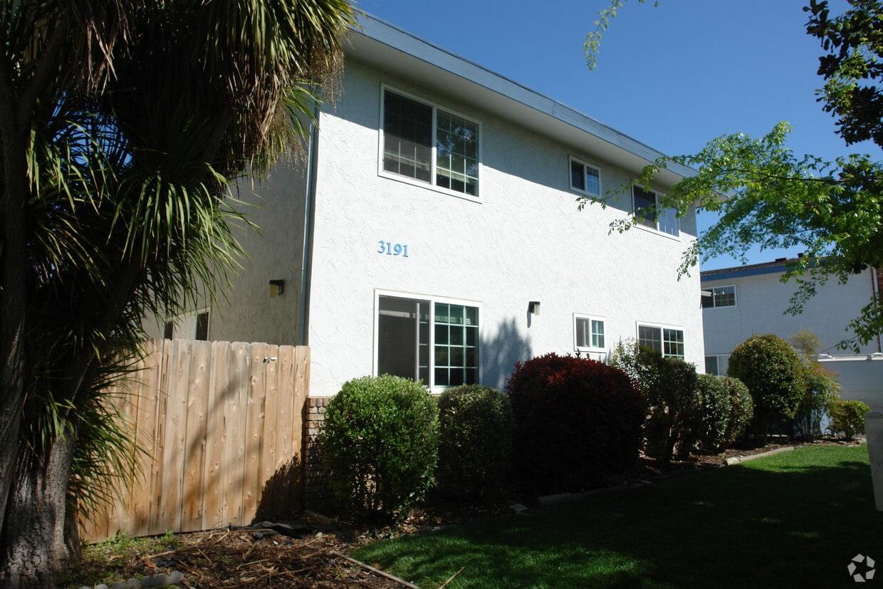 Building Photo - 3191 Impala Dr