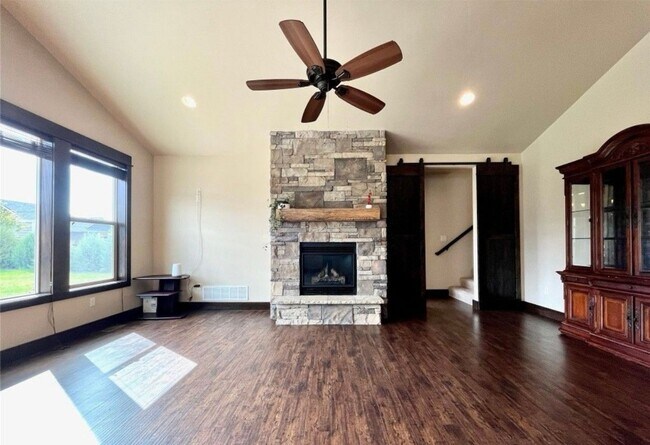 Foto del edificio - Charming 4-Bedroom Home with Spacious Lawn in Bozeman, MT!