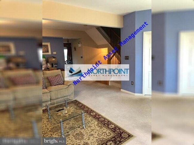 Building Photo - Nice, Sunny & Bright 3 Bedroom 2 full Bath...