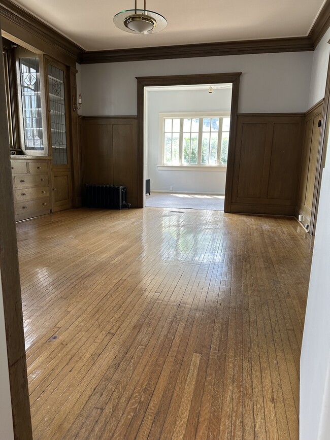 Dinning Room - 1110 N Maplewood Ave