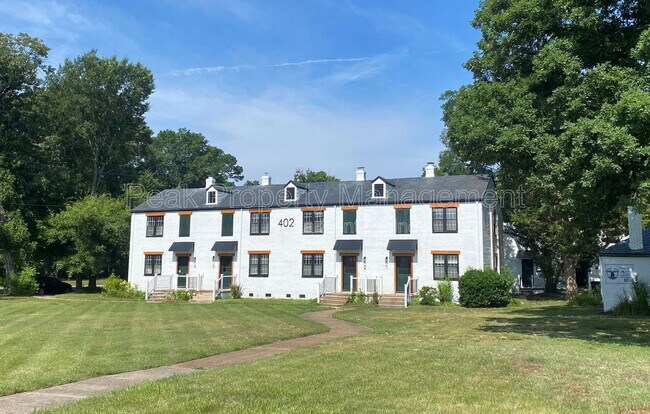 Foto del edificio - 108 Cox Ln