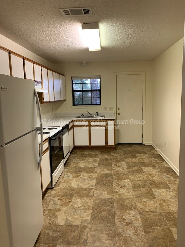 Foto del edificio - 112 Bayou View Dr