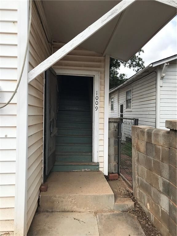 Primary Photo - 301 Oak Street