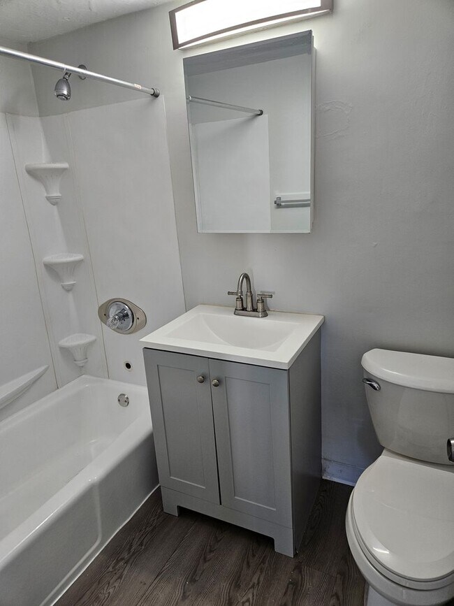 Foto del interior - 85 Tennis Rd