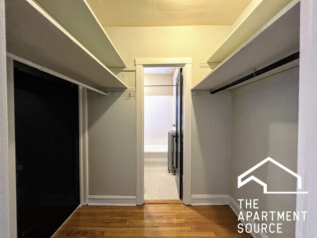 Foto del edificio - 2122 W Ainslie St