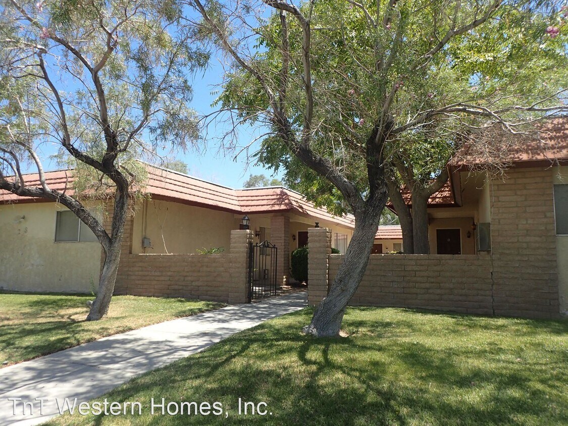 Primary Photo - 228 S Gemstone St