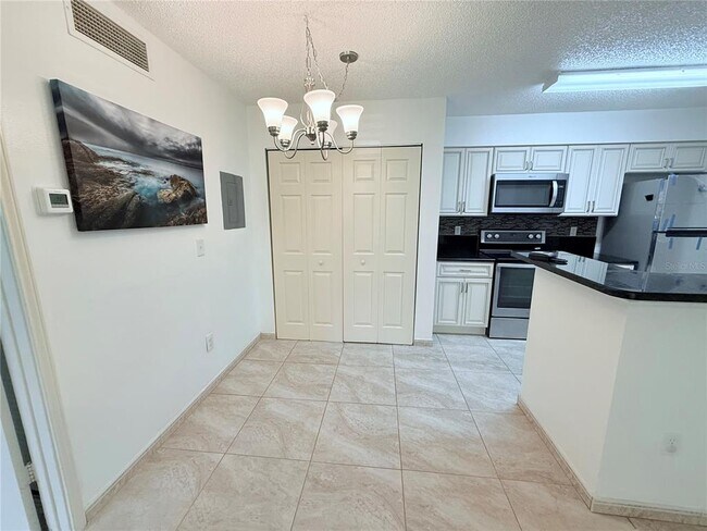 Foto del edificio - 717 Secret Harbor Ln