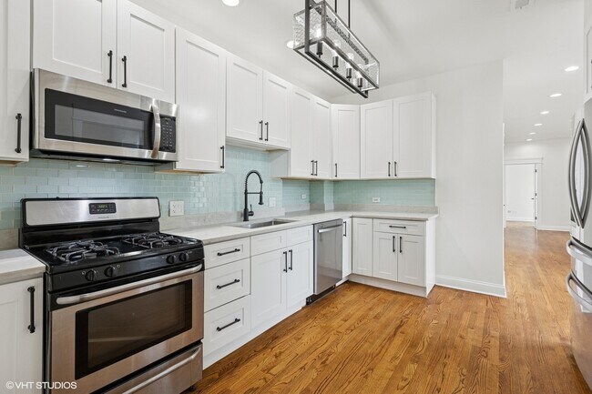 Foto del edificio - 2346 W Fullerton Ave