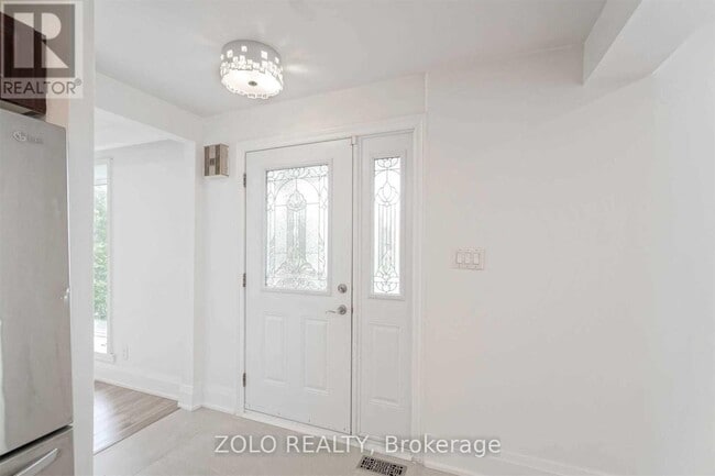 Building Photo - 525 Lynett Crescent